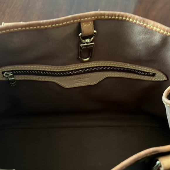 Louis Vuitton Batignolles Horizontal Shoulder Bag - Picture 8 of 15